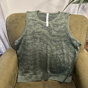 Lululemon Breathe Train to Be Tank Size 14 NWOT